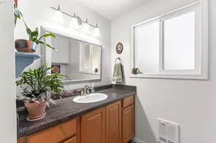 910 N 8th St, Coos Bay, OR 97420 - Photo 39