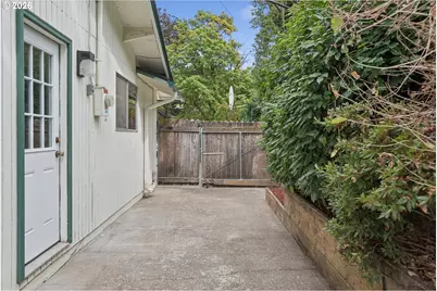 11041 SW 45th Ave, Portland, OR 97219 - Photo 43