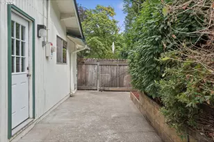 11041 SW 45th Ave, Portland, OR 97219 - Photo 43
