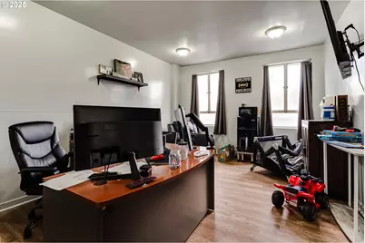 612 Main St, Springfield, OR 97477 - Photo 3