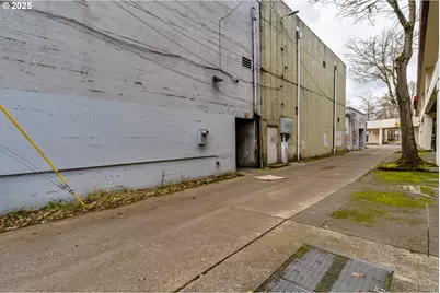 612 Main St, Springfield, OR 97477 - Photo 9