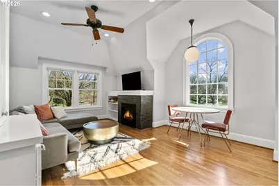 2237 NE Regents Dr, Portland, OR 97212 - Photo 35