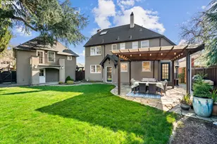 2237 NE Regents Dr, Portland, OR 97212 - Photo 33