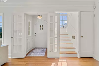 2237 NE Regents Dr, Portland, OR 97212 - Photo 9