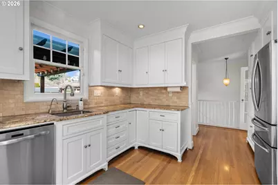 2237 NE Regents Dr, Portland, OR 97212 - Photo 13