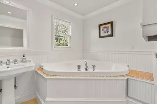 2237 NE Regents Dr, Portland, OR 97212 - Photo 23