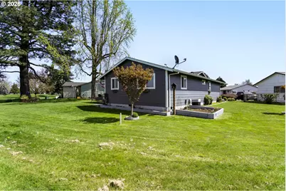 2233 Country Club Ter, Woodburn, OR 97071 - Photo 25