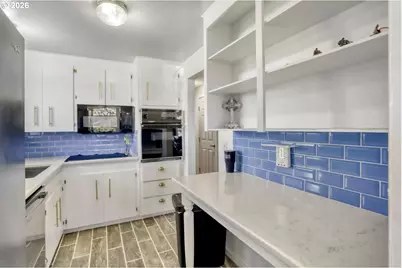 2233 Country Club Ter, Woodburn, OR 97071 - Photo 11