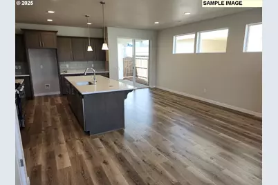 762 Magnolia Ave, Woodburn, OR 97071 - Photo 3