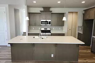 762 Magnolia Ave, Woodburn, OR 97071 - Photo 5