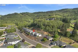 2471 SE Waldon Ave, Roseburg, OR 97470 - Photo 39