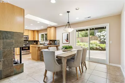 5190 SW Dover Ln, Portland, OR 97225 - Photo 9