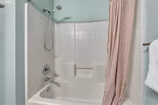 2372 NW Glisan St, Portland, OR 97210 - Photo 21