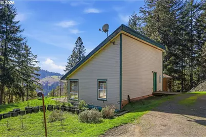 28460 Sutherlin Ln, Eugene, OR 97405 - Photo 5