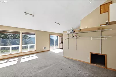 28460 Sutherlin Ln, Eugene, OR 97405 - Photo 11