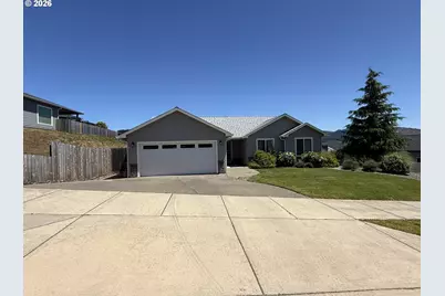 784 Pebble Crk St, Sutherlin, OR 97479 - Photo 9