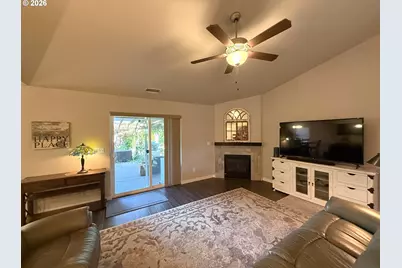 784 Pebble Crk St, Sutherlin, OR 97479 - Photo 5