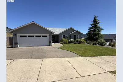 784 Pebble Crk St, Sutherlin, OR 97479 - Photo 9