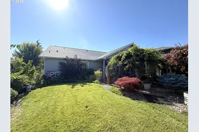 784 Pebble Crk St, Sutherlin, OR 97479 - Photo 3