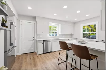 9233 SE Morrison St, Portland, OR 97216 - Photo 15