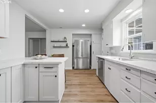 9233 SE Morrison St, Portland, OR 97216 - Photo 19