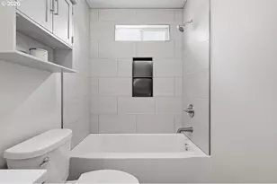 9233 SE Morrison St, Portland, OR 97216 - Photo 27