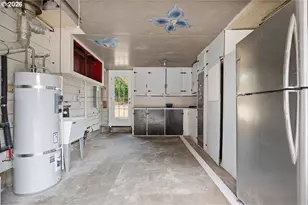 9233 SE Morrison St, Portland, OR 97216 - Photo 31