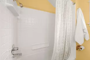 522 NE Sumner St, Portland, OR 97211 - Photo 21