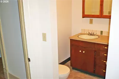 700 S Water St, Silverton, OR 97381 - Photo 13
