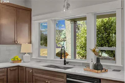 717 NE Beech St, Portland, OR 97212 - Photo 9