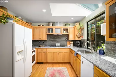 1546 SW Upland Dr, Portland, OR 97221 - Photo 13