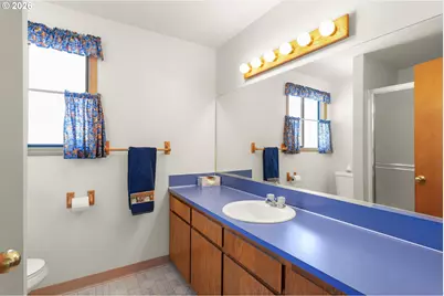 628 SE 33rd Ct, Hillsboro, OR 97123 - Photo 11