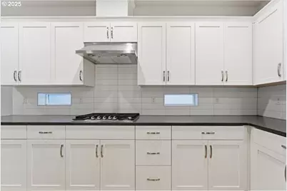 8565 SW 176th Ave, Beaverton, OR 97007 - Photo 7