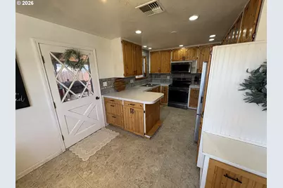 5968 E St, Springfield, OR 97478 - Photo 9