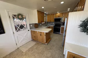 5968 E St, Springfield, OR 97478 - Photo 9
