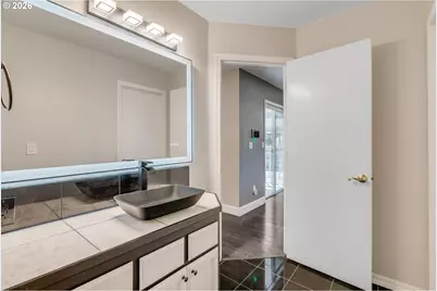 1522 NE Marine Dr, Portland, OR 97211 - Photo 21