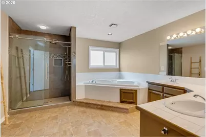 1522 NE Marine Dr, Portland, OR 97211 - Photo 35