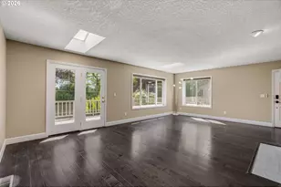 1522 NE Marine Dr, Portland, OR 97211 - Photo 9