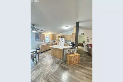 10504 G Ct, Island City, OR 97850 - Photo 9