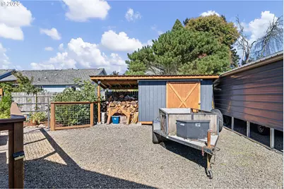 1136 S 39th St, Springfield, OR 97478 - Photo 33