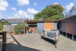 1136 S 39th St, Springfield, OR 97478 - Photo 33