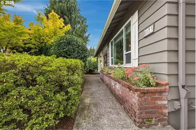 8123 SE Roots Rd, Milwaukie, OR 97267 - Photo 3