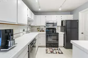 4000 Carman Dr, Lake Oswego, OR 97035 - Photo 7