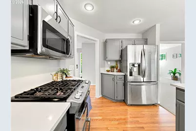 7215 SW 8th Ave, Portland, OR 97219 - Photo 9
