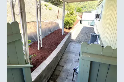 909 Shadow Ranch Ln, Roseburg, OR 97470 - Photo 23