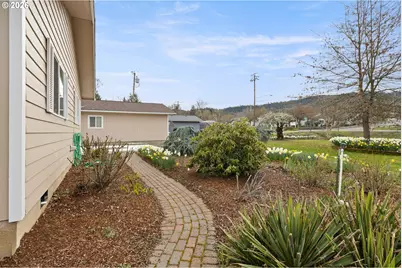 2164 SE Douglas Ave, Roseburg, OR 97470 - Photo 43