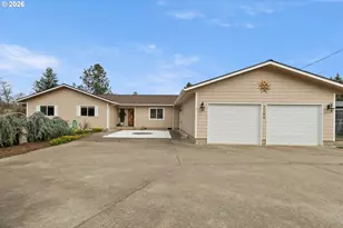 2164 SE Douglas Ave, Roseburg, OR 97470 - Photo 3