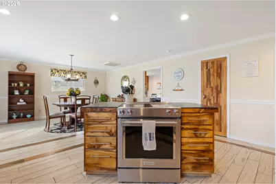 2164 SE Douglas Ave, Roseburg, OR 97470 - Photo 17