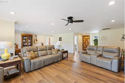 2164 SE Douglas Ave, Roseburg, OR 97470 - Photo 11