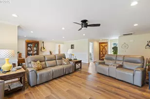 2164 SE Douglas Ave, Roseburg, OR 97470 - Photo 11